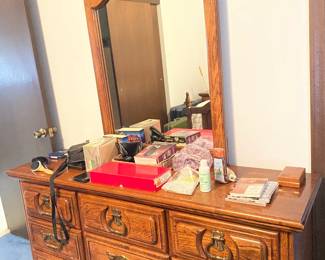 VTG MC DRESSER W/MIRROR