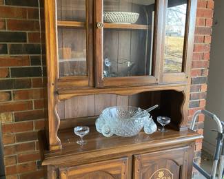 VTG 2-PIECE AMERICAN-STYLE CHINA CABINET; PRESSED GLASS PUNCH BOWL