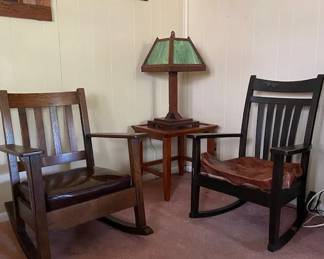 2 Rcking Chaits Table w Lamp