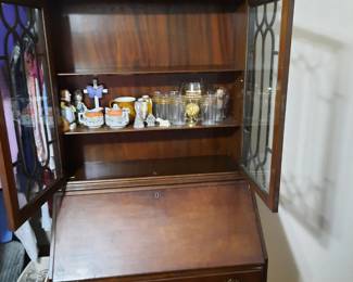  Good condition,Secretary desk with 2 shelf glass bookcase and 2 drawers. Date earl 1900s. 