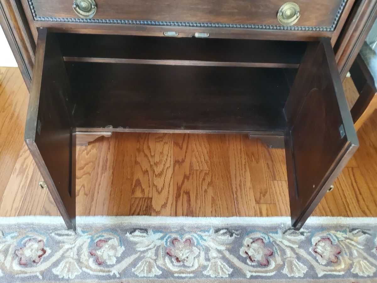 The bottom doors are open in this picture.