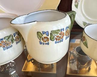 Miscellaneous pieces (1 dinner plate, 1 creamer, 1 open sugar, 1 bread/butter plate)