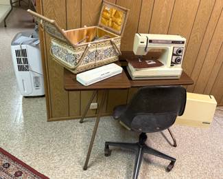 VINTAGE SEWING MACHINE