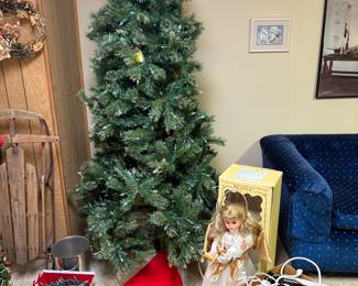 PRE LIT CHRISTMAS TREE