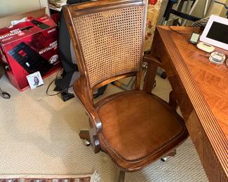 OFFICE CHAIR
