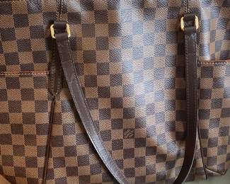 Louis Vuitton Damier MM Checkboard Canvas Pattern Red Inside!
