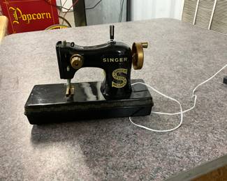 Singer Toy Sewing Machine