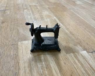 Metal Vintage Sewing Machine Pencil Sharpener