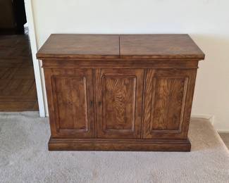 Henredon "Artefacts" flip top bar