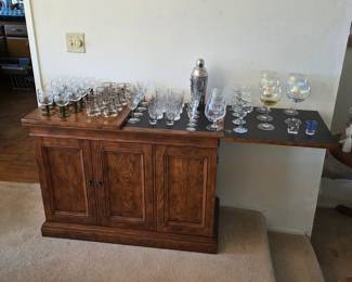 Henredon "Artefacts" flip top bar