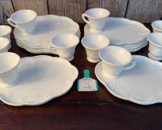 20 Pc Vintage Indiana Milk Glass Snack Plate Set