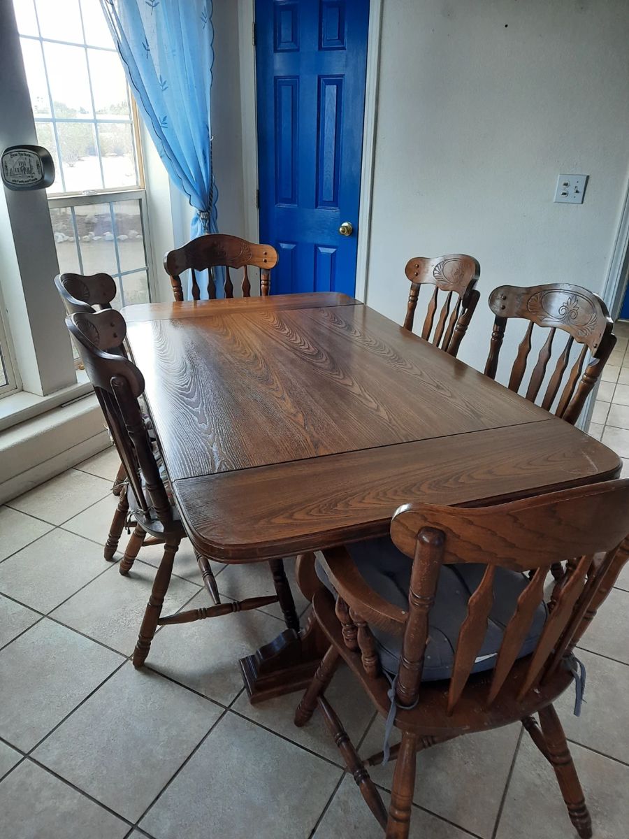 Large solid wood table w/ 6 chairs and 2 leafs