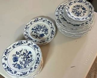 PPE130- Set of Vintage Blue Danube Porcelain Plates 