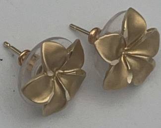 PPE402-Pair of 14k Gold Plumeria Earrings 