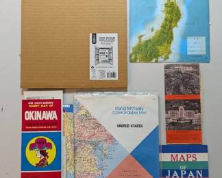 PPE041 World Maps And A Trifold Display Board.