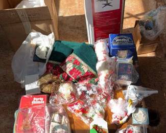 PPE339 Mystery Lot Christmas Decor