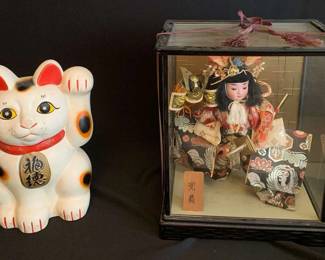 PPE225 Goodluck Cat and Samurai Doll in Lacquer Case