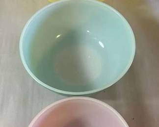 PPE117- Vintage 1940’s Pyrex Primary Mixing Bowl Set