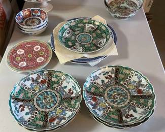 PPE205- China Set Of Platers And Bowls 