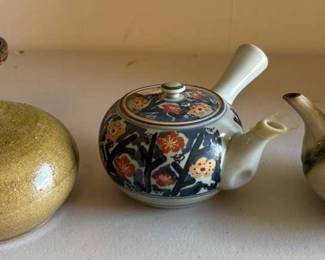 PPE135 Three Small Ceramic Teapots