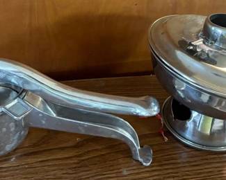PPE257 Vintage Metal Citrus Juicer and Hot Pot 