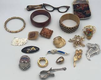 PPE420-Large Assortment of Costume Brooches, Bracelets & Reading Glasses