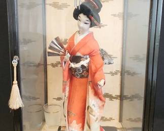 PPE140 - Geisha Doll with Glass Case