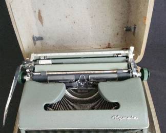 PPE180 - Vintage Olympia Manual Typewriter 