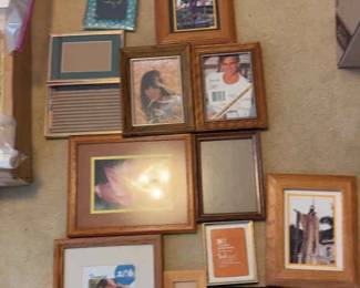 PPE145 Assorted Picture Frames