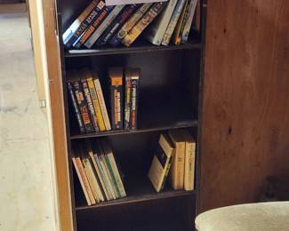 1 of 3 Lovely little units. Very High cute factor. Great for a small space.