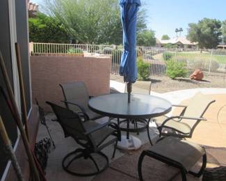 48" Round Umbrella Table/4-Chairs
