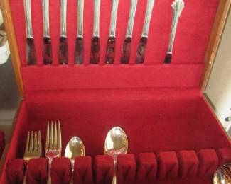 Oneida Community "Enchantment", 41 Pieces