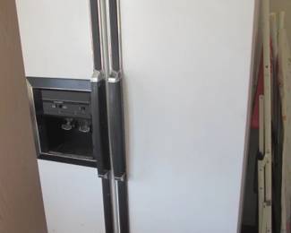 Kenmore Refrigerator, Side By Side, Ice/Water in Door