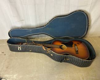 Vintage Guitar/Case