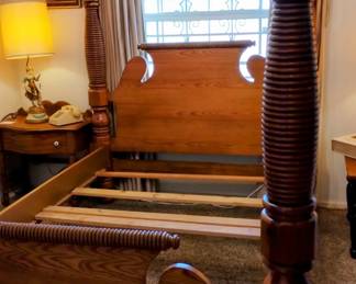 Gorgeous full size bed