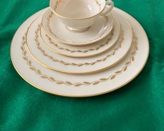 LENOX Golden Wreath Pattern China