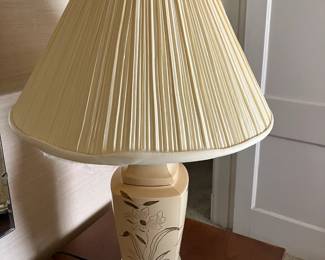 Vintage Floral Table Lamp