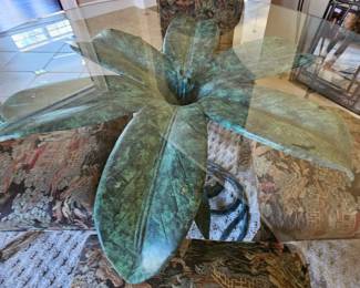 How FUN is this flower table pedestal base!