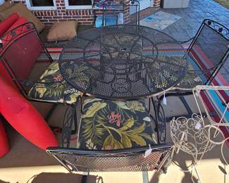 Outdoor table and 4 chairs