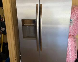 Whirlpool 26 cu. ft. refrigerator - Works great Height with door hinge: 69.93", Width: 35.76", Maximum Cabinet Depth with handles: 35.24"