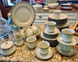 MIKASA IVORY CHINA SET “RICHELIEU”