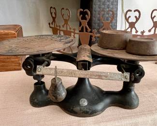 ANTIQUE SCALE