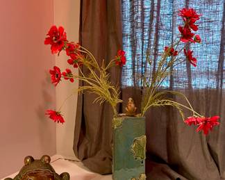 CERAMIC FROG & VASE