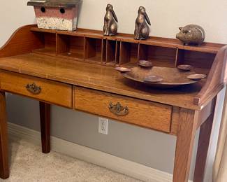 ANTIQUE DESK
