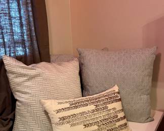 ACCENT PILLOWS