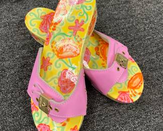 Doctor scholls size 8, painted to match Lilly
$50
