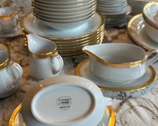 Noritake "Majestic Gold" Dinnerware Set