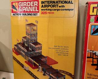 1977 Kenner International Airport Girder & Panel Action Building Set