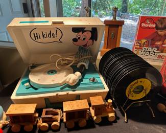 1970s General Electric Walt Disney Mickey Mouse Record Player