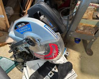 Delta Compound mitre saw